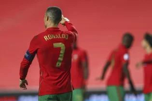 Криштиану Роналду футбол тарихындағы ең көп гол соққан төртінші футболшы атанды