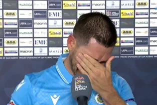 Сан-Марино аяқдопшысы берген сұхбатында қуаныштан көзіне жас алды 