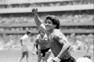 Аргентина лигасына Диего Марадонаның есімі берілді