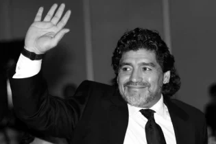 Диего Марадонаның қайда жерленгені белгілі болды