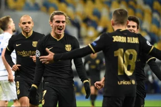 «Барселона» футболшылары жалақыларын қысқартуға келісті