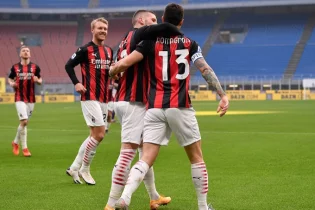 «Милан» футболшылары алаң ортасында Пиолимен видеобайланысқа шықты