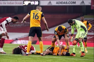 «Арсеналмен» болған матчта жарақат алған «Вулверхэмптон» шабуылшысы басына ота жасатты