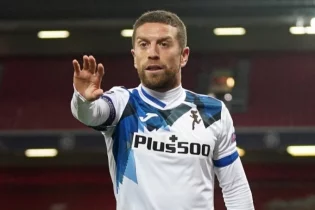 «Аталанта» капитаны бас бапкермен жанжалдасты