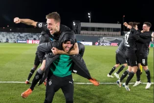 «Боруссия М» футболшылары «Интер» - «Шахтер» матчын алаңнан тікелей эфирде тамашалады