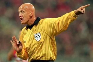 Футбол тарихындағы үздік төреші анықталды