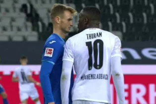 Тюрам Поштың бетіне түкіріп, алаңнан қуылды