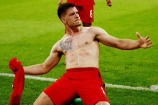 «Вулверхэмптон» жарақат алған Рауль Хименестің орнын басатын шабуылшы іздеуде