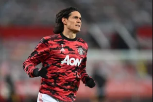 Эдинсон Каваниге айыппұл салынып, үш матчқа шеттетілді