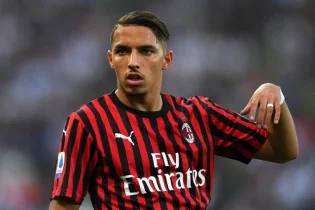 Беннасер – Мағриб өңірінің 2020 жылдағы үздік ойыншысы. Ол Зиеш пен Марезді қапы қалдырды