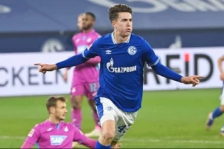 «Шальке» көптен күткен алғашқы жеңісіне қол жеткізді