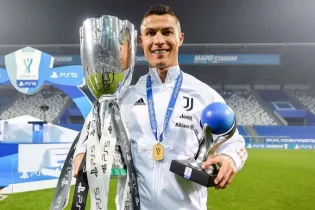 Криштиану Роналду футбол тарихындағы ең үздік сұрмерген атанды