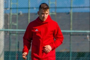 «Қайсар» екі ойыншымен қош айтысты