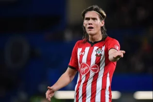 «Тоттенхэм» «Саутгемптон» қорғаушысын қатарға қоспақ