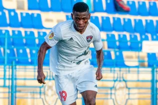 «Қайсар» жас футболшыдан бас тартып, африкалық легионермен келісім-шартқа отырды 