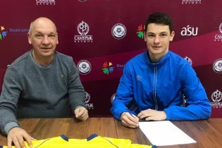 Қазақстандық футболшы белоруссиялық клубпен келісім-шартқа отырды