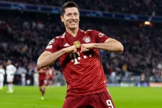 Роберт Левандовски Месси мен Роналдудың рекордын жаңартты