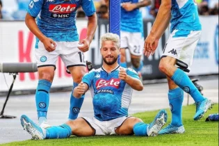 Дрис Мертенс «Наполи» клубының тарихына енді