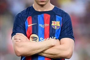“Барселона” де Йонгты алып қалғысы келеді. Бірақ футболшы қырсығуда