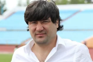 Ұлықбек Асанбаев Өзбекстан чемпионатының көшбасшысымен жұмыс істейді