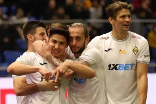 Танымал бапкер: Дастан Сәтпаевтың физикалық мүмкіндіктері ұлттық командада дебют жасауға жеткілікті