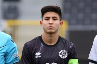 Уэльс фанаттары Дастан Сәтпаевты құшақ жая қарсы алды