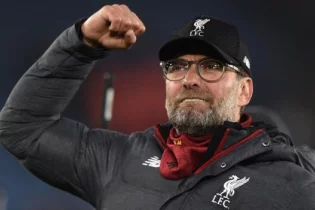 Клопп кімге бұйырады …