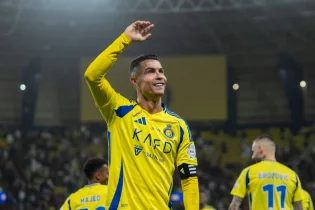 “Әл Наср” 2-1 “Әл Рияд”: Роналду дубль жасап, командасын жеңіске жетеледі