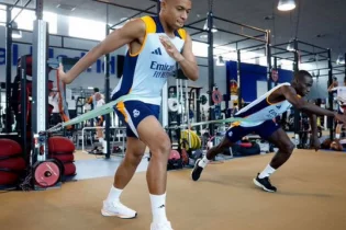 Мбаппе “Барселонаға” қарсы ойынға дайын