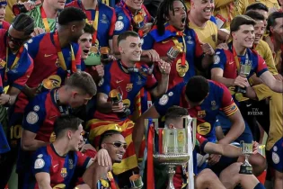 Барса Реалды күйретіп, Кубокты тартып алды