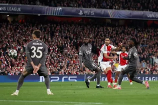 Жанкүйерлерінің нәсілшіл әрекеті үшін УЕФА “Реал Мадридке” айыппұл салды