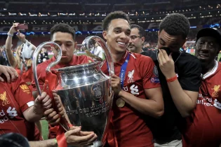 Трент Александр-Арнолд “Реал Мадридке” ауысты