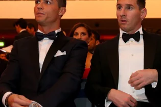 ФИФА президенті Месси мен Роналду арасында таңдау жасаудан бас тартты