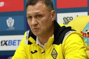 «Ақтөбеден» ұтылса Уразбахтин орнын босатады? «Қайрат» бапкерінің келісімшартында осындай тармақ бар екен