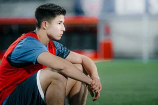 Дастан Сәтпаев «Алтын доп» иегері? Англиялық сарапшылар пікірі