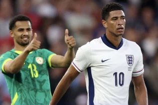 Англия алғаш рет Африкалық құрамаға жол берді