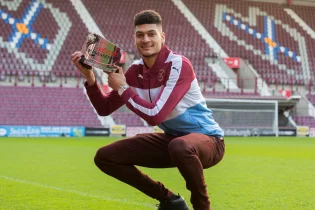 “Торпедоның” мына ойыншысын тұсап ұстау керек