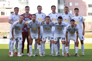 КуПС - Қайрат: жанкүйерлер алматылық клубты жерден алып, жерге салуда