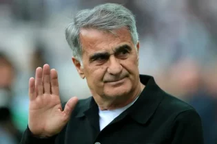 “Бешикташ” фанаттары бапкер ауыстыруды талап етуде