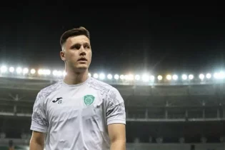 Қазақстандық шабуылшы Адиевке алғашқы жеңілістің дәмін татқызды. “Ахмат” Самаралықтардың сиқырлы сериясын үзді