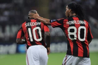 Зеедорф Бразилиялыққа неге қарсы болды? Роналдиньо “АС Миланға” ауысқан кездегі қызықты оқиға