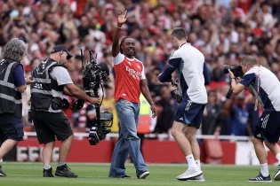 “Арсенал” Эзені “Тоттенхэмнен” тартып алды. Ойыншы Артетаға өзі қоңырау шалған