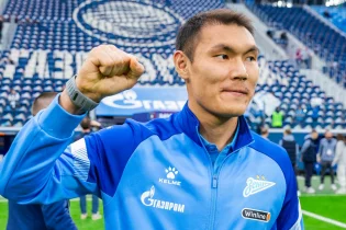 Қазақстандық футболшы Ресейлік бапкерге жейдесін сыйға тартты