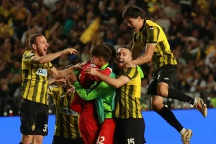 Көкшетаудағы стадионға қалың көпшілік жиналды