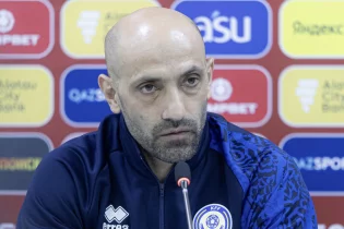 “Шабуылда мүмкіндіктер бар, енді оларды голға айналдыру қажет. Екі ойында бес рет қақпа қаңқасына тигіздік” Әлиев құраманың гол соға алмағанына қайғыруда