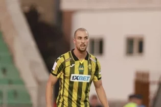 “Қайрат” шетелдік қорғаушымен қош айтысты