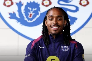 “Бұл – Алланың берген үлкен нығметі” “Тоттенхэм” қорғаушысы Англия құрамасына шақырту алған алғашқы мұсылман ойыншы атанды