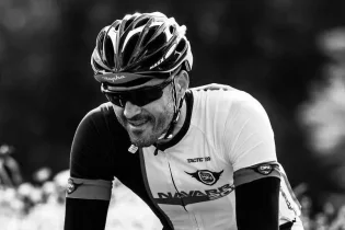 Танымал бапкер жол апатына түсті