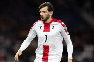 Құрама қорғаушысы Кварацхелиямен бір тізімде