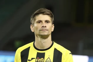 “Қартайдың, карьераңды аяқта!” Ресейлік футболшы “Қайрат” капитанына мансабына нүкте қоятын уақыт келгенін ескертті